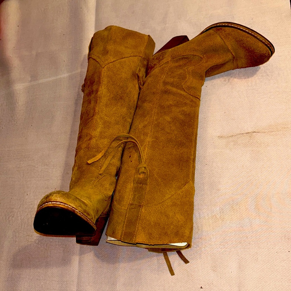 Brown Boots with Tassel